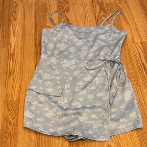 Vintage Urban Outfitters Blue and White Floral Pattern Dress W Shorts